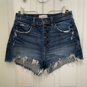 Abercrombie & Fitch High Rise Mom Short Curve Love. Size 6/28